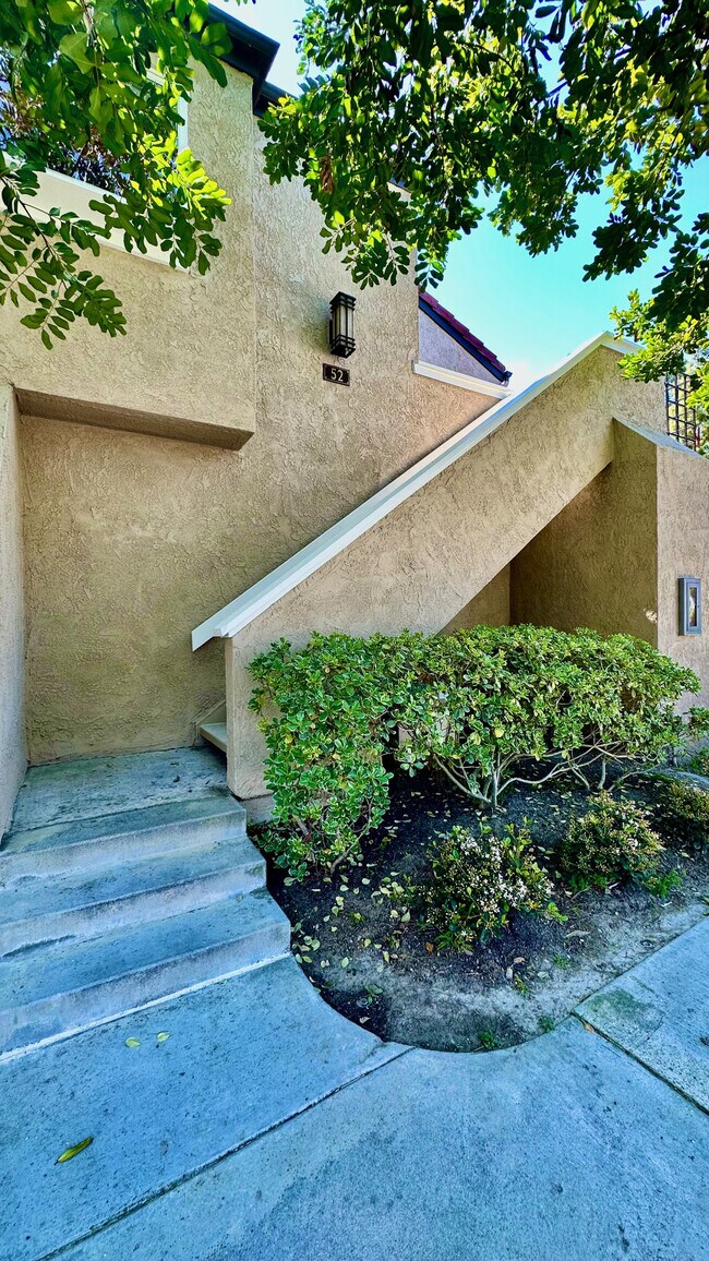Building Photo - 52 Stanford Ct