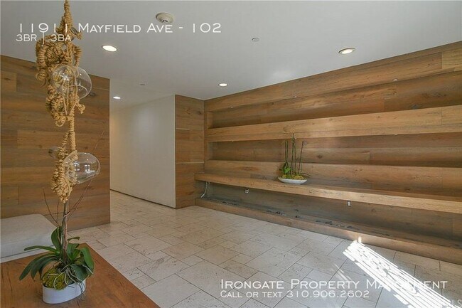 Foto del edificio - 11911 Mayfield Ave