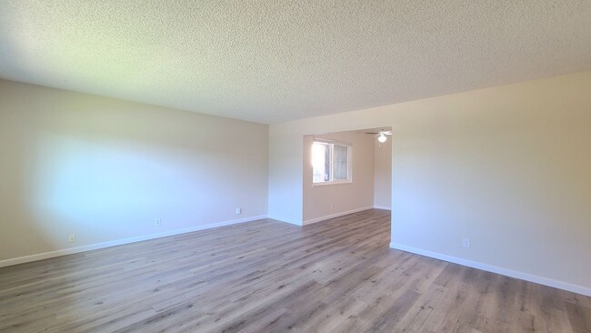 Foto del edificio - 2BD / 1BTH 1 STORY UNIT AVAILABLE W/ GARAGE!