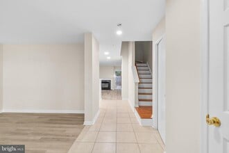 Building Photo - 111 Cavenrock Ct