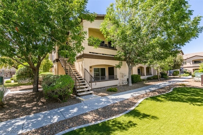 Building Photo - 2291 W Horizon Ridge Pkwy