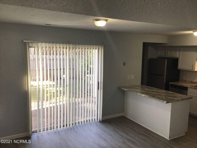 Building Photo - 308 Myrtlewood Cir