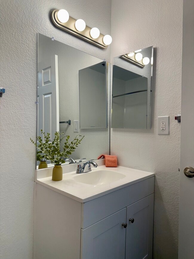 Building Photo - Evergreen Ridge Apartments