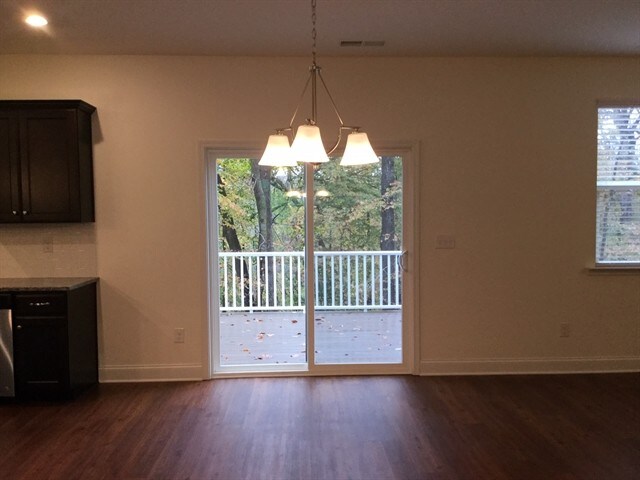 Foto del edificio - 3039 Greenmont Cir