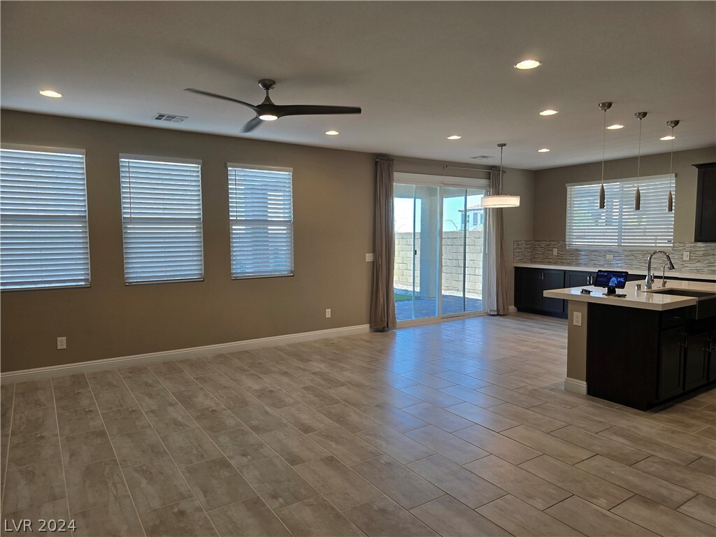 Foto principal - 8042 Skye Dragon Street