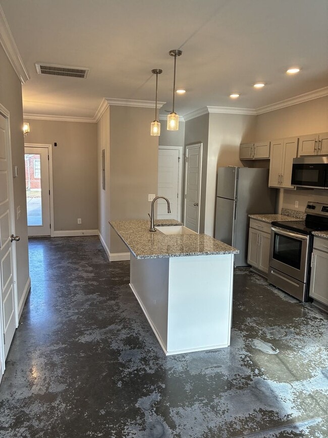 Building Photo - 1379 Crossland Ave