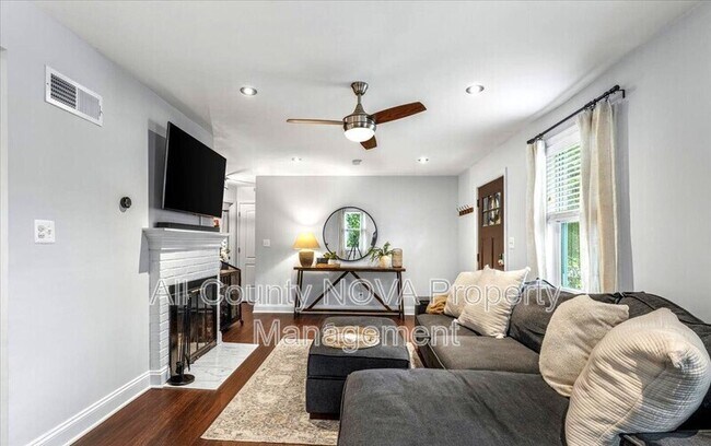 Photo - 6666 Barrett Rd House