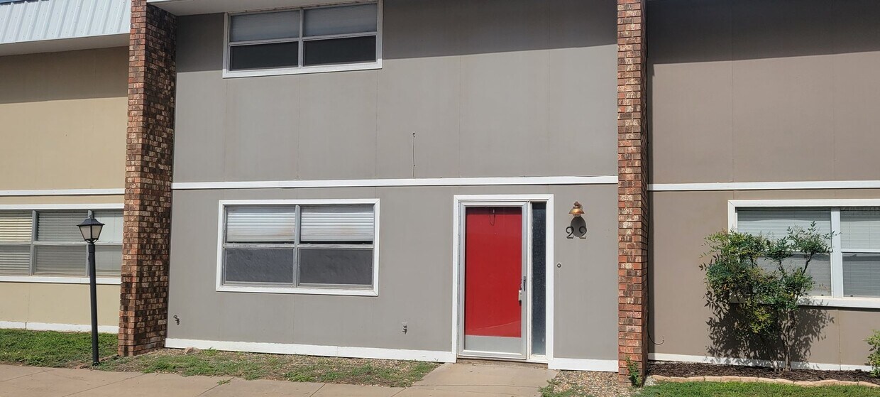 Foto del edificio - LARGE 2 BEDROOM 3 BATH CONDO IN COLONIAL PARK