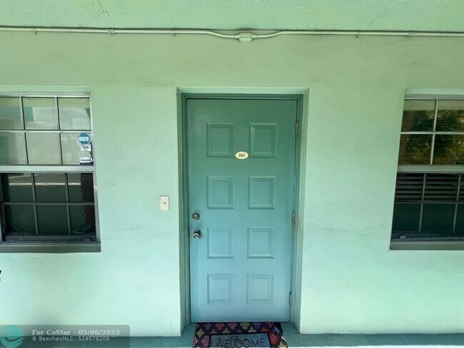 Foto del edificio - 933 Cypress Grove Dr