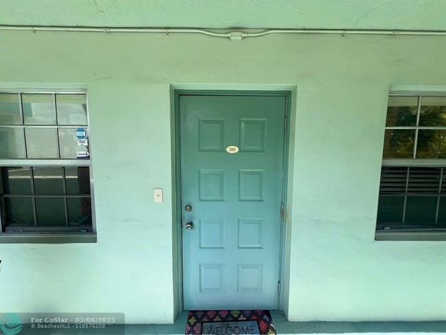 Building Photo - 933 Cypress Grove Dr