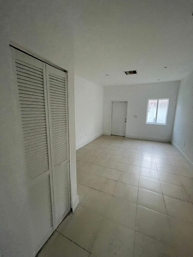Foto del edificio - 4727 NW 15th Ave