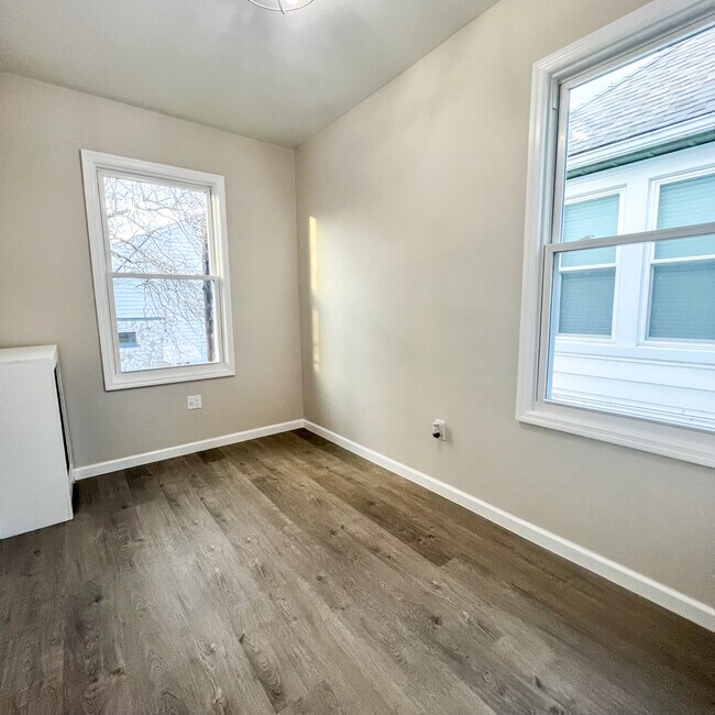 Foto del edificio - 1031 E 241st St