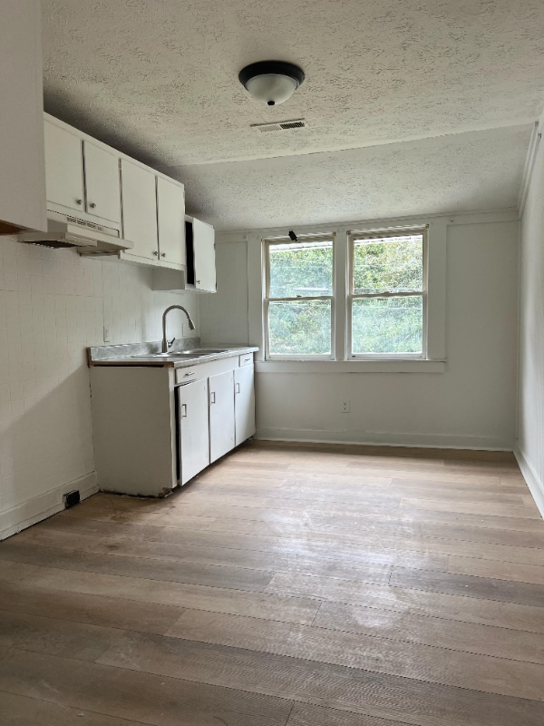 Building Photo - 1613 Dewitt Ave