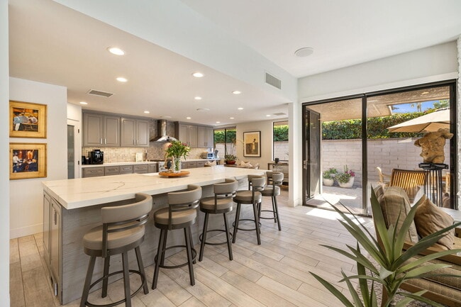 Foto del edificio - 76 Princeton Dr