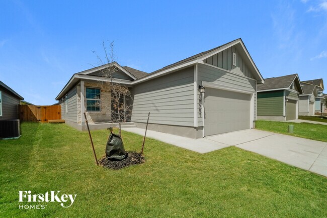 Foto del edificio - 10507 McClintock Dr