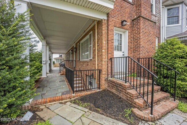 Foto del edificio - 87 Maple Ave