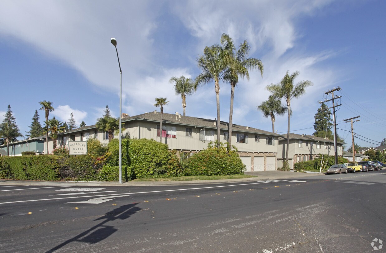 Building Photo - Woodside Manor