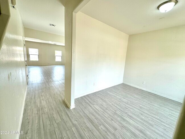 Building Photo - 45138 W Sandhill Rd