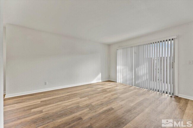 Foto del edificio - 2700 Plumas St