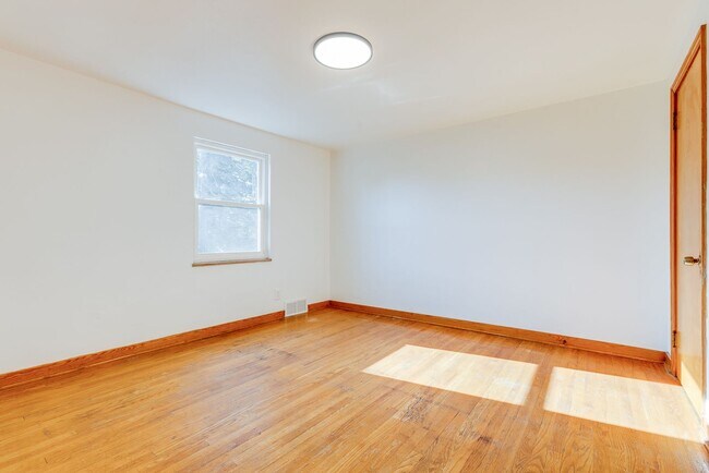 Foto del edificio - 350 W 12th Ave