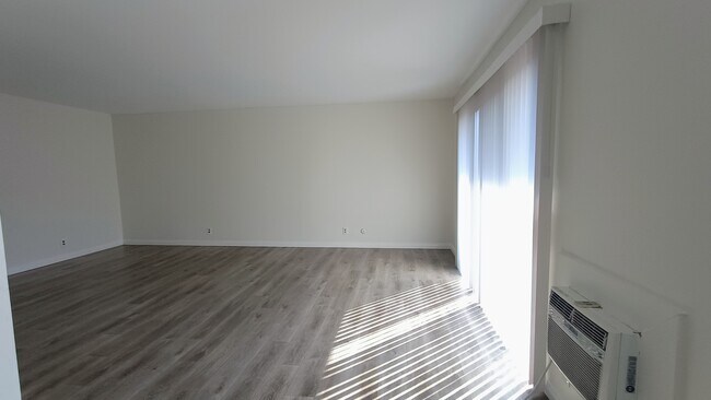 Foto del edificio - 8633 Lake Murray Blvd