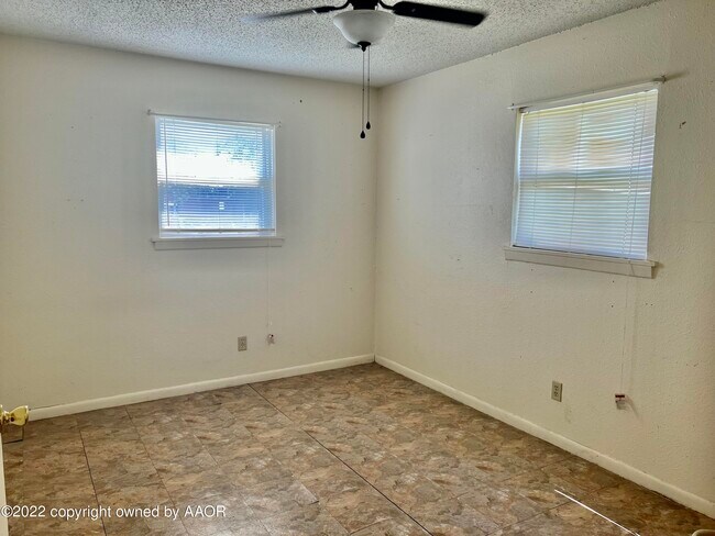 Building Photo - 1931 10th Ave