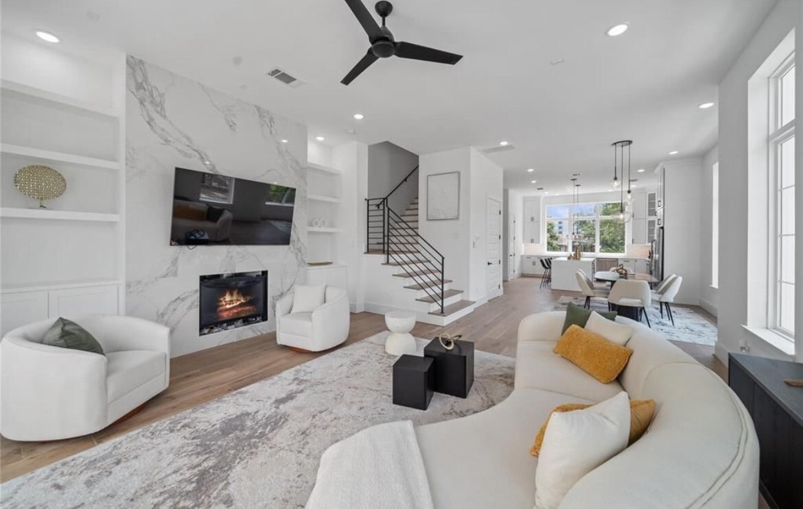 Foto principal - 5706 Fairdale Ln