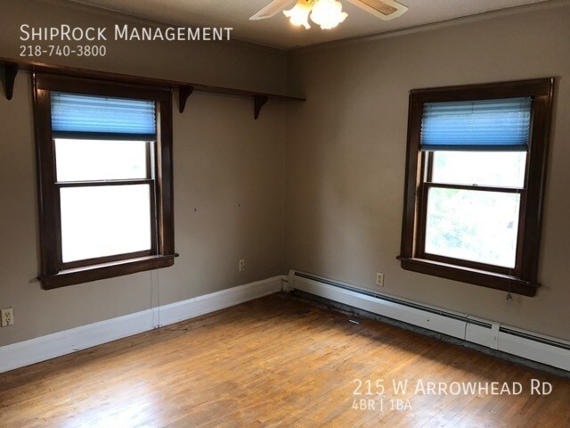 Building Photo - 215 W Arrowhead Rd