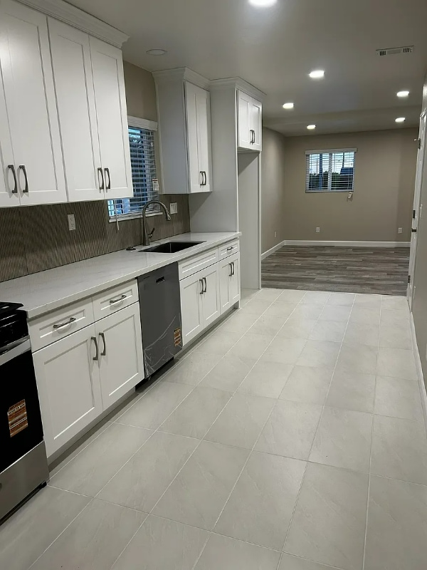 Building Photo - 223 W Gleason St