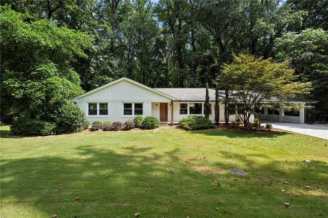 Building Photo - 2233 Clairmont Rd