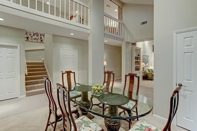 Foto del edificio - 8963 Briar Forest Dr