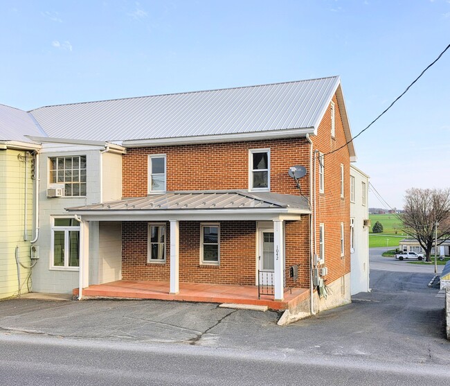 Building Photo - 1042 Martindale Rd