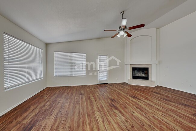 Foto del edificio - 10262 W Patrick Ln