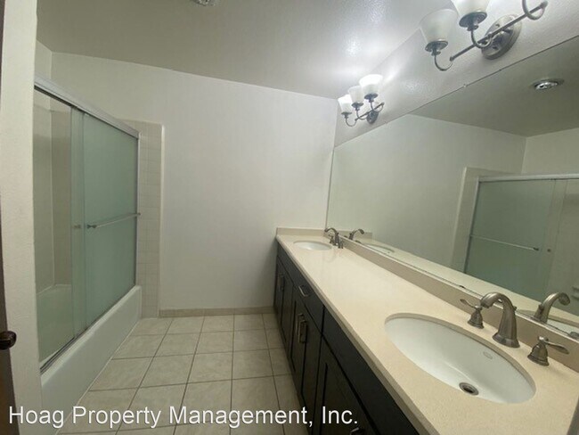 Building Photo - 2 br, 1.5 bath House - 10420 Downey Ave., ...