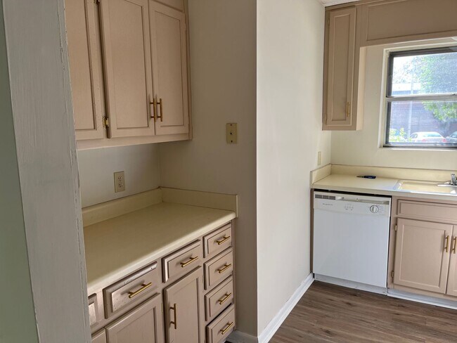 Foto del edificio - 2307 Colony Dr SW