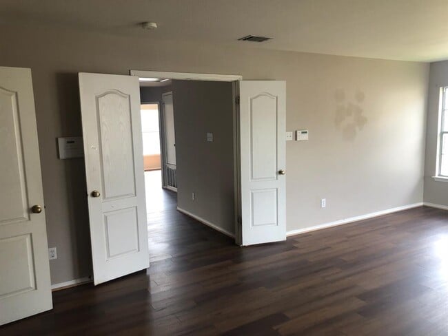 Building Photo - 310 Crossland Cove
