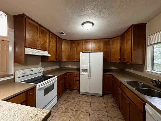 Building Photo - 263 N Villas Ct