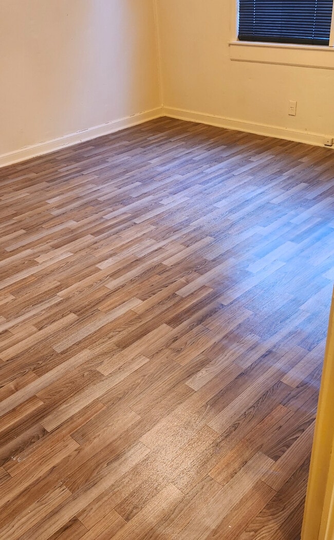 Building Photo - 1415 W Highland Ave