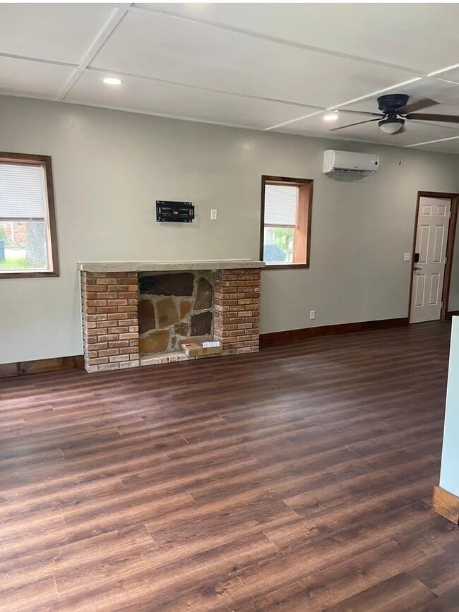 Building Photo - 580 Pelican Ave