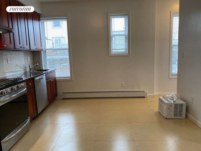 Foto del edificio - 24-12 35th St