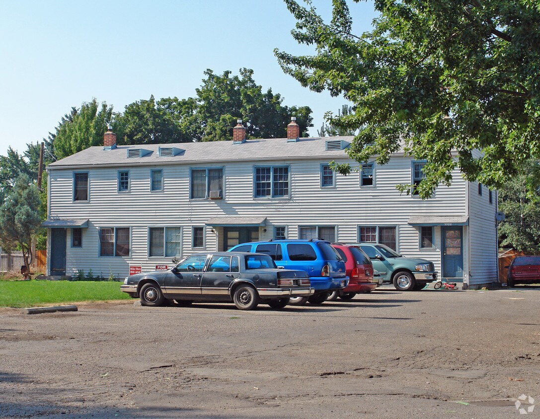Primary Photo - 3922-3932 W Pershing Dr