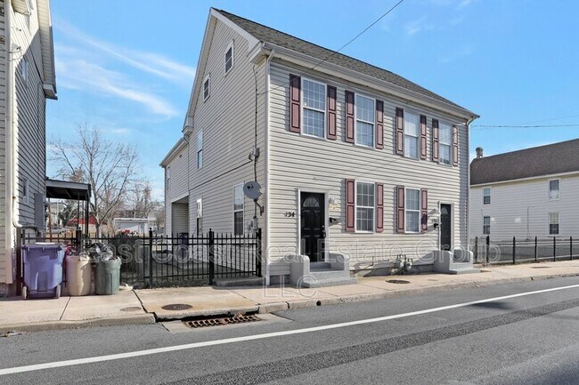 Building Photo - 134 East Ave