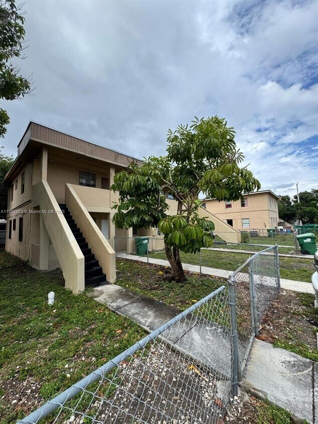 Primary Photo - 3235 NW 48th St