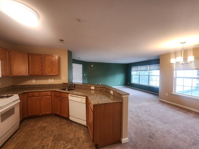 Building Photo - 2026 Windsong Dr