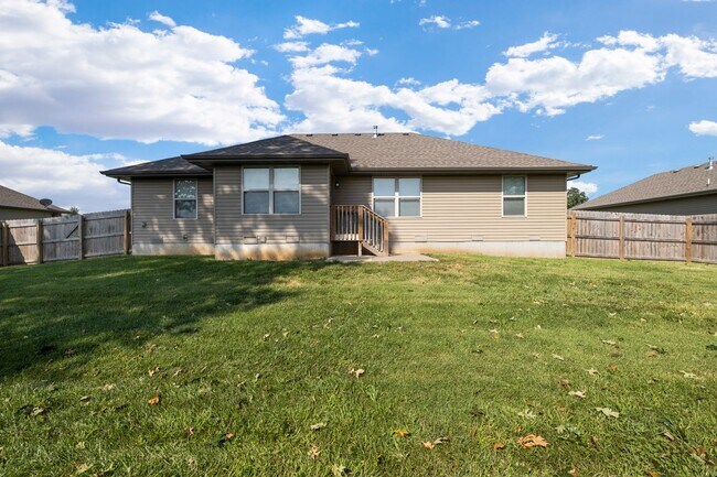 Foto del edificio - 4 Bedroom Home in Republic with fence!