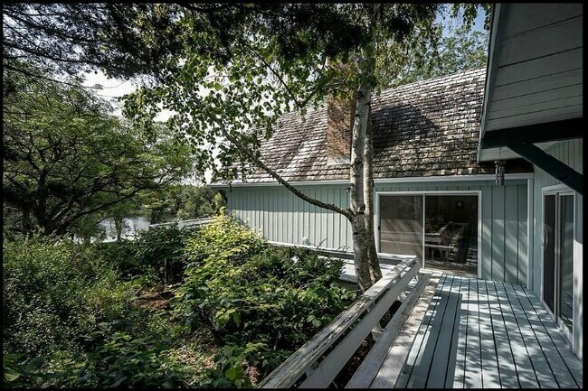 Building Photo - 229 Circle Dr