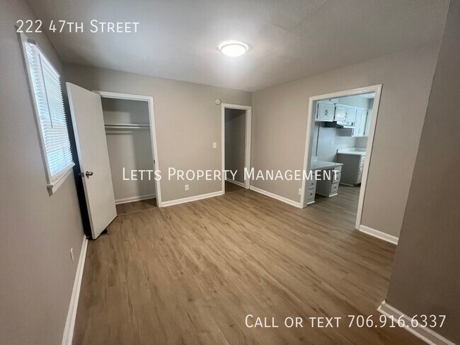 Foto del edificio - Large Patio, Storage and Covered Parking ,...