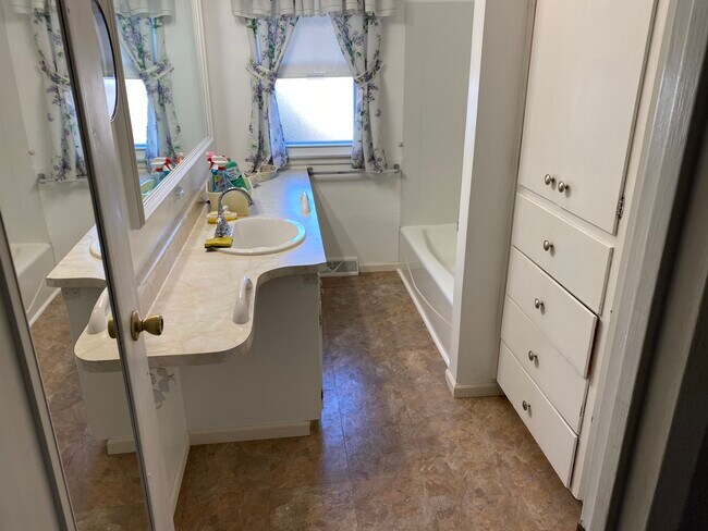 Building Photo - 121 Field Grove Ct