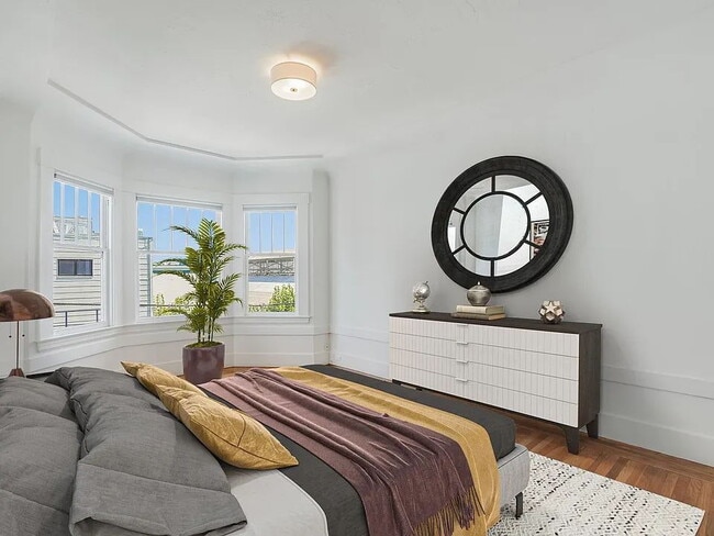 Building Photo - "Charming Urban Retreat: Cozy 1-Bedroom Gem in the Heart of San Francisco!"
