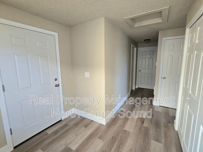 Building Photo - 228 N Stillaguamish Ave